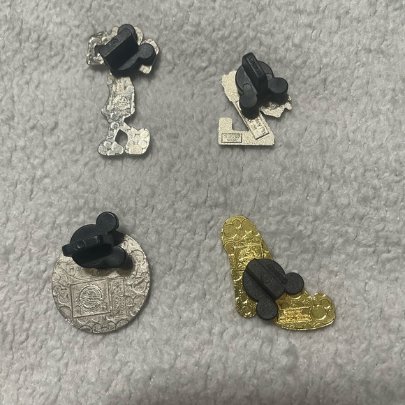 Disney pin assortment - Picture 2 of 2